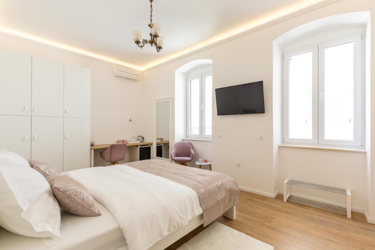 Maniva Old Town Luxury Rooms - Prime Spot By Riva Promenade Split Buitenkant foto